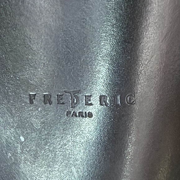 🌺 FREDERIC PARIS; Beautiful Black Leather Medium-Sized Handbag in GREAT Shape!! - Picture 6 of 16